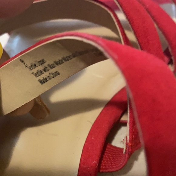 Red low heeled sandals - Picture 2 of 4